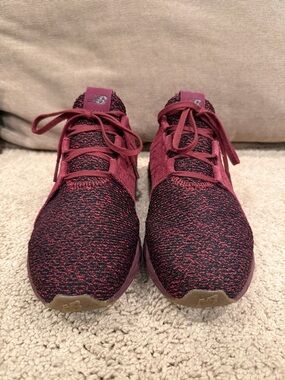 New Balance Women's Maroon and Black Knit Athletic Sneakers
